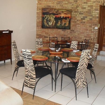 8 Royal Palm B&B Умхланга Экстерьер фото