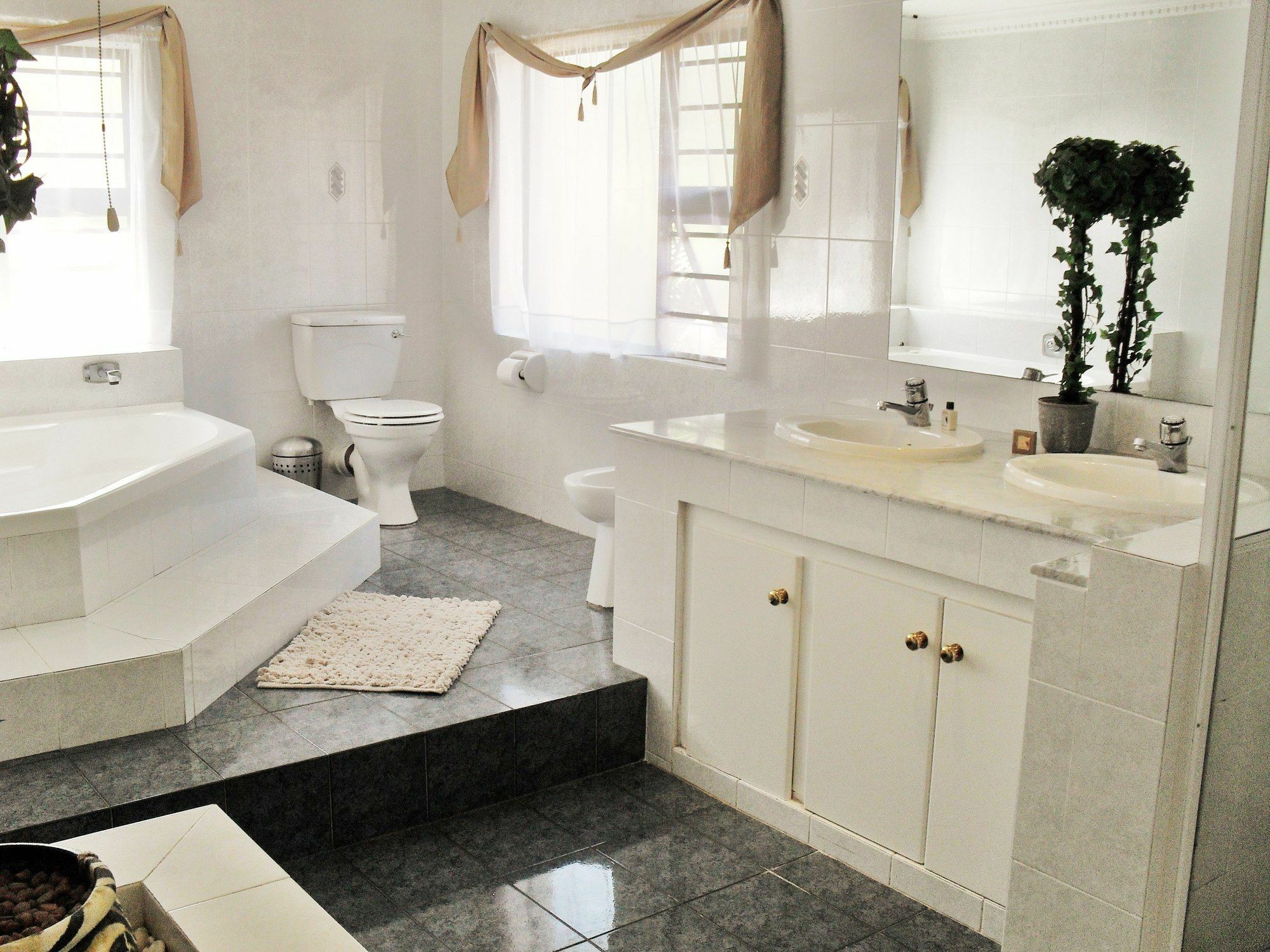 8 Royal Palm B&B Умхланга Экстерьер фото